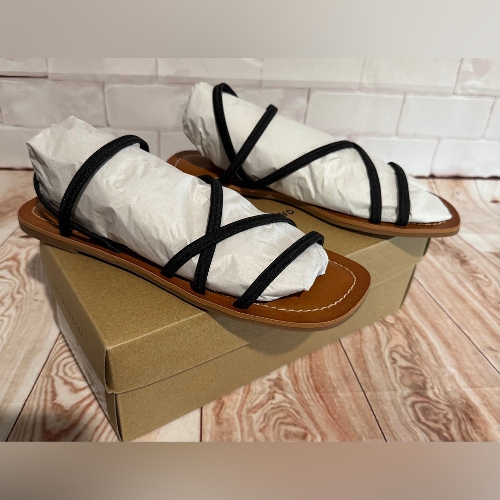 Lucky Brand Womens‎ Black Strappy Flat Sandals Thong Toe Square Toe